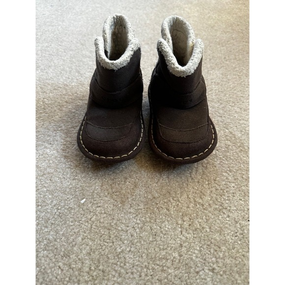 CROCS Other - Crocs boots with lining.